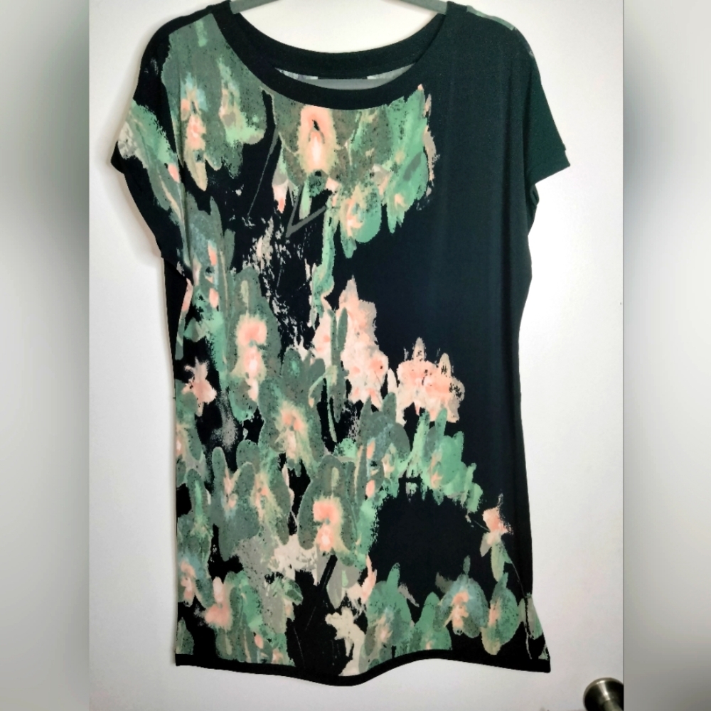Black & Floral (Sz M/L) Stretch Round Neckline SS Non-Wrinkle Tunic Dress